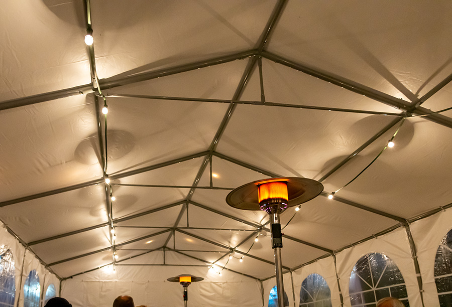 extra_hoch_Festzelt_Atmosphaere