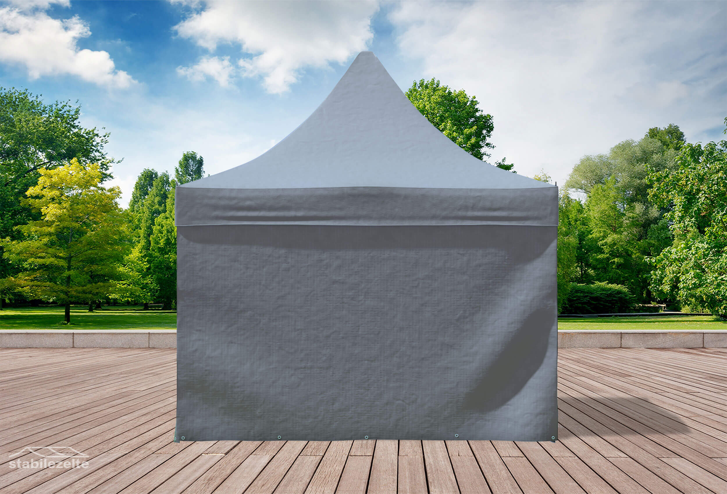 Grauer Faltpavillon mit geschlossenen Seitenteilen 3 x 3m in einem Park