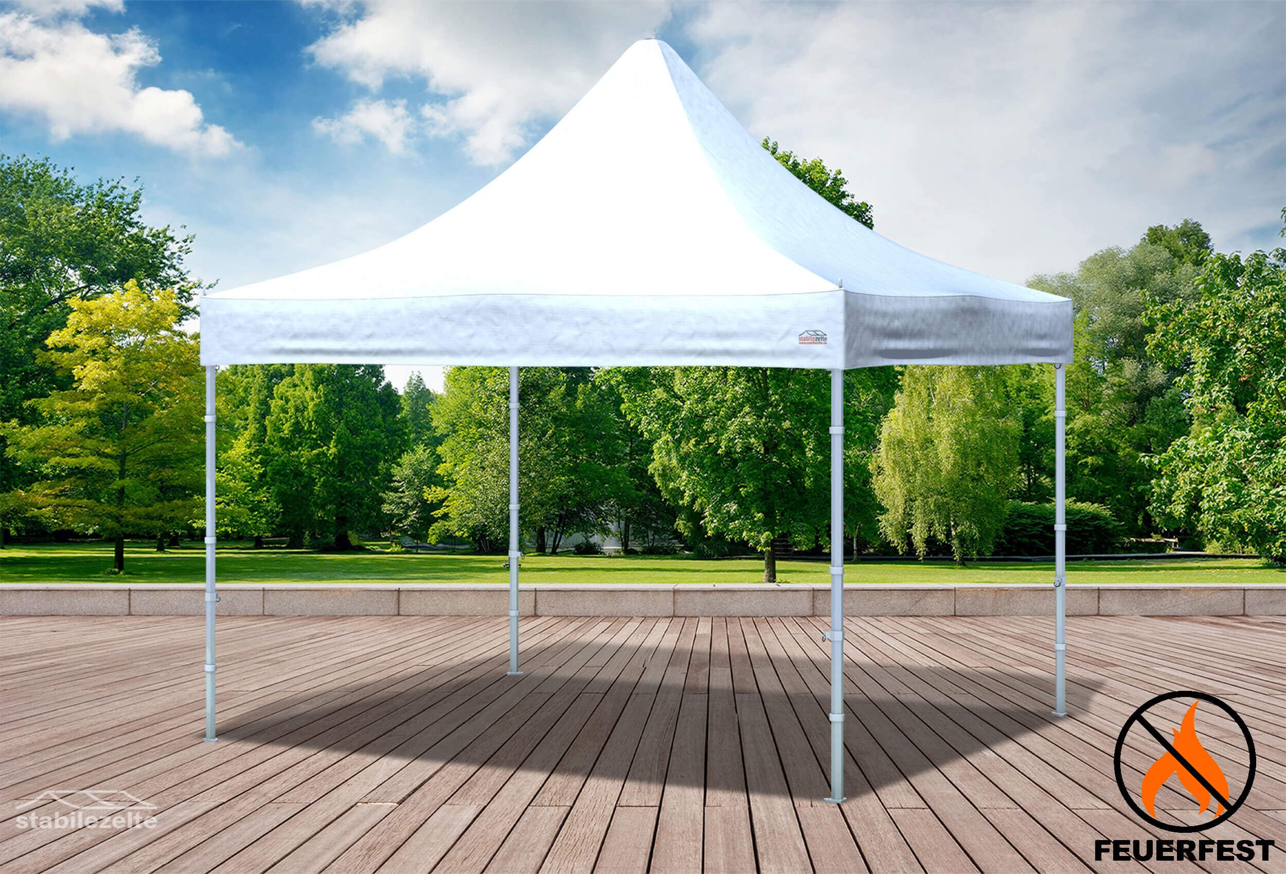 Weißer Faltpavillon ohne Seitenteile 3 x 3m in einem Park