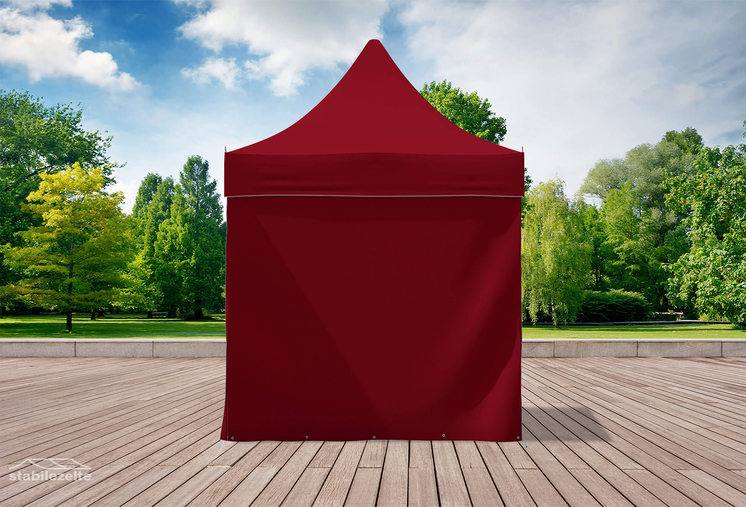 Bordeauxfarbener Faltpavillon mit geschlossenen Seitenteilen 2 x 2m in einem Park