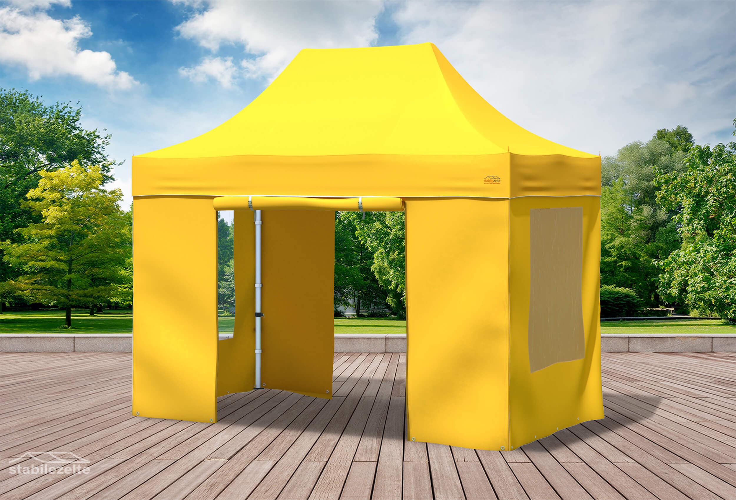 Gelber Faltpavillon mit Fenster und Türen 3 x 2m in einem Park