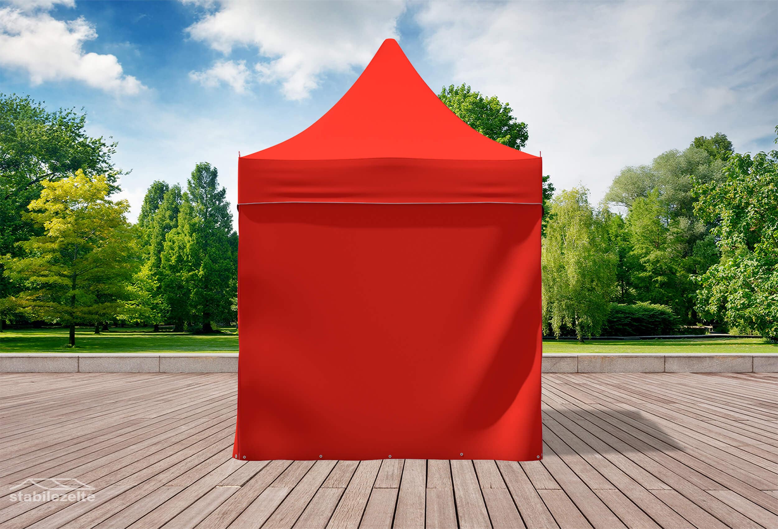 Roter Faltpavillon mit geschlossenen Seitenteilen 3 x 2m in einem Park