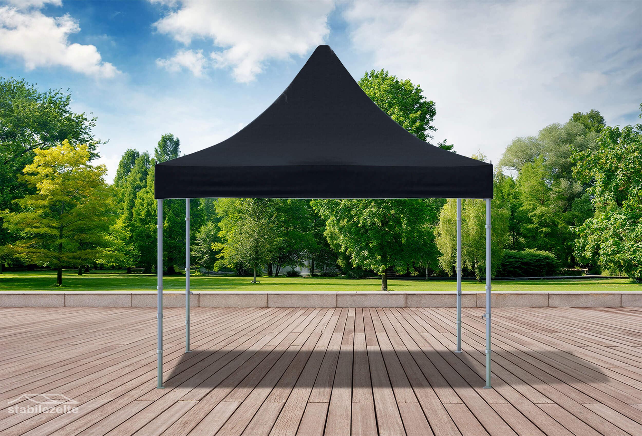 Schwarzer Faltpavillon ohne Seitenteile 3 x 3m in einem Park