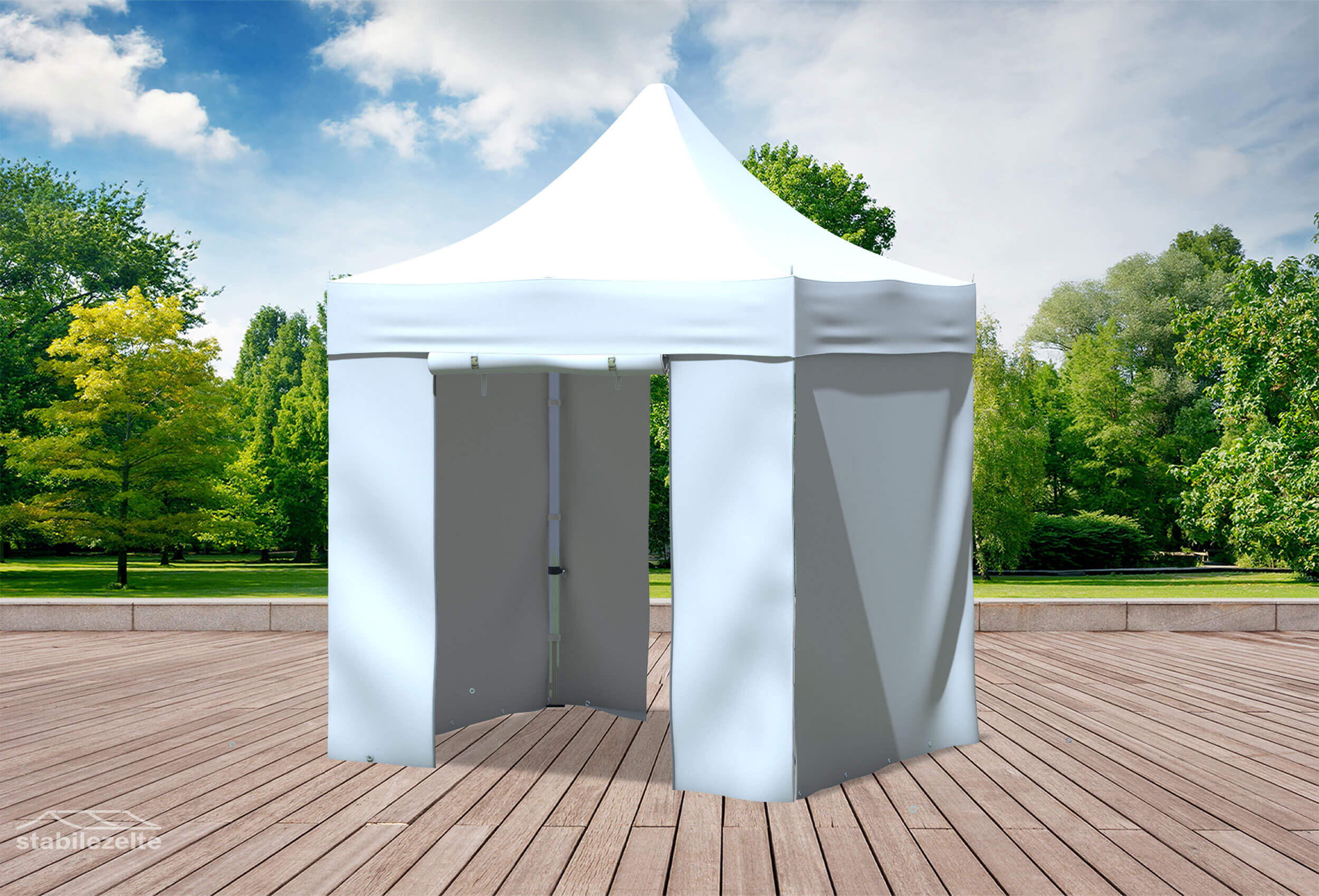 Weißer Faltpavillon mit geschlossenen Seitenteilen und Türen 2 x 2m in einem Park