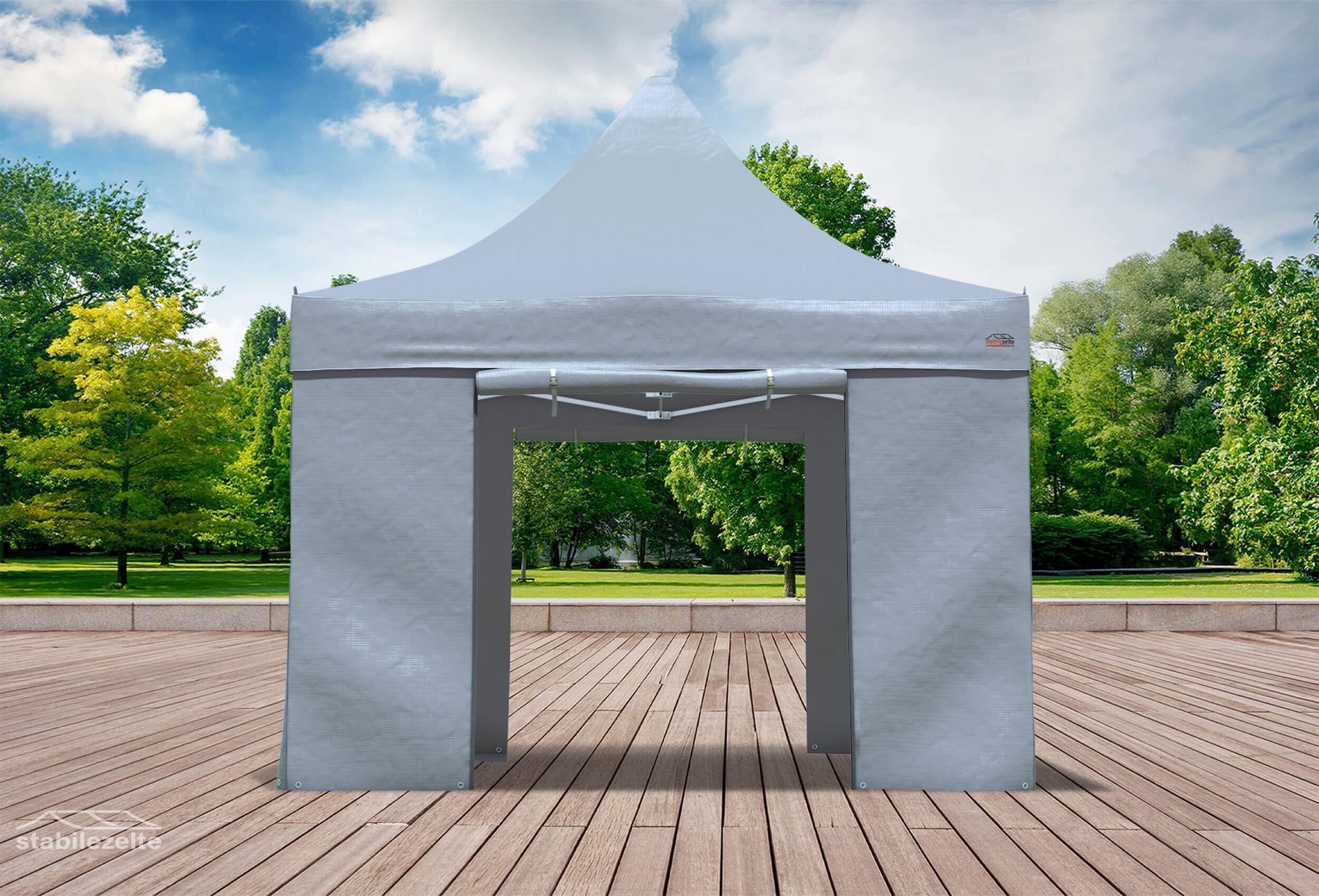 Grauer Faltpavillon mit geöffneten Türen 3 x 3m in einem Park
