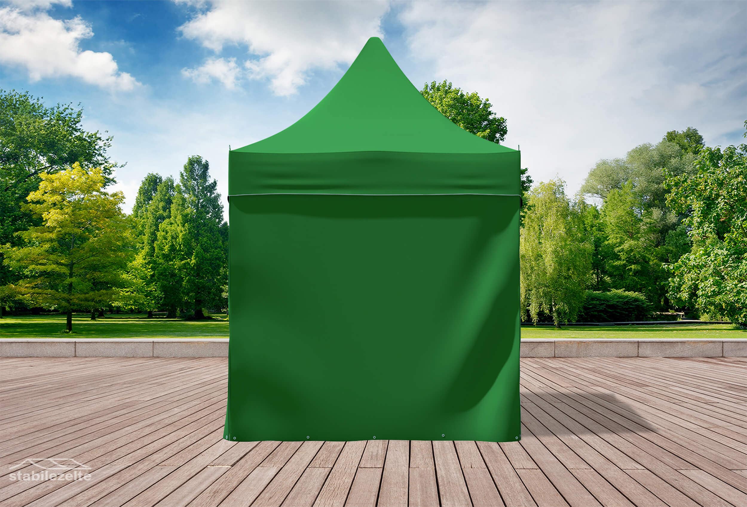Grüner Faltpavillon mit geschlossenen Seitenteilen 3 x 2m in einem Park