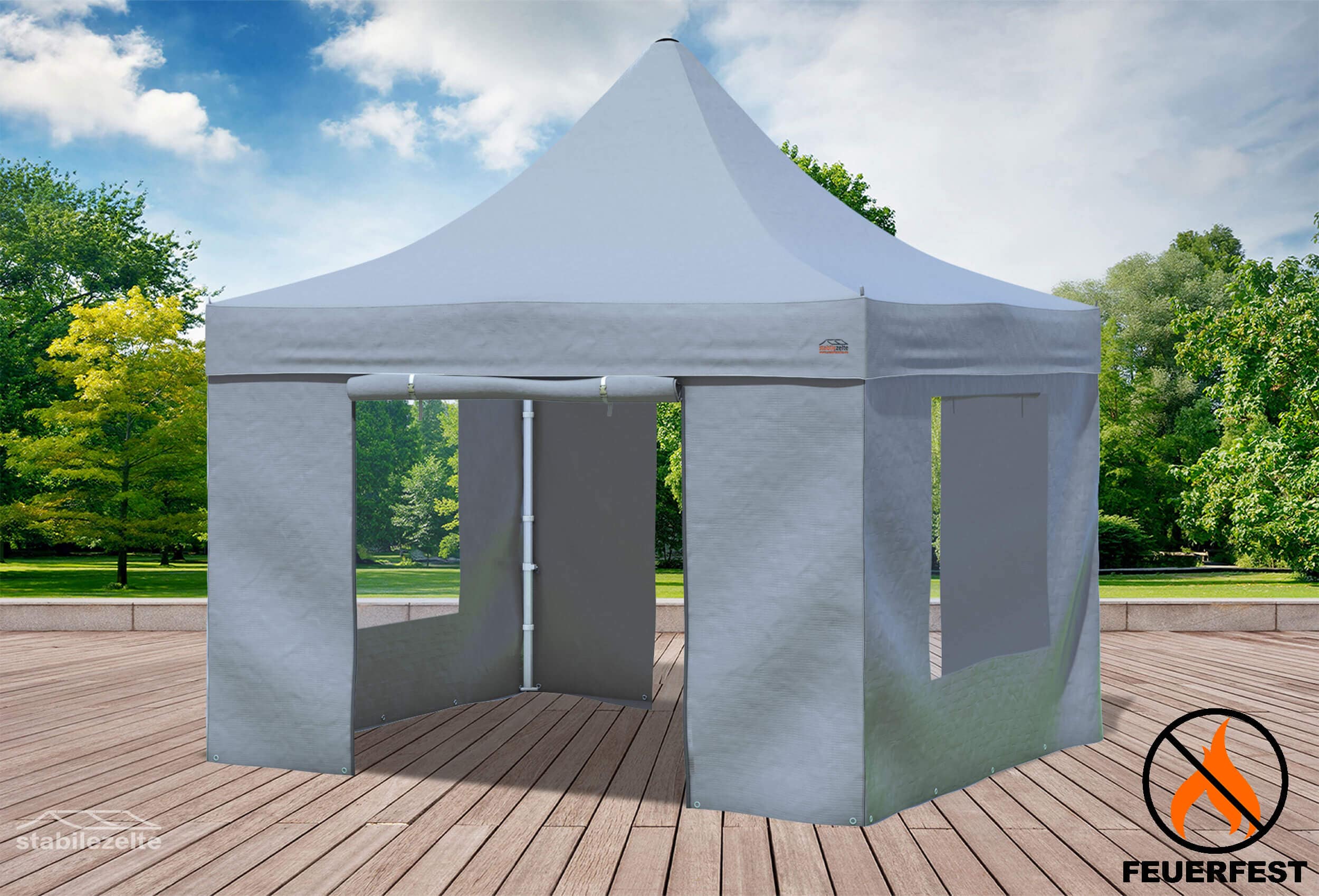 Grauer Faltpavillon mit Fenster und Türen 3 x 3m in einem Park