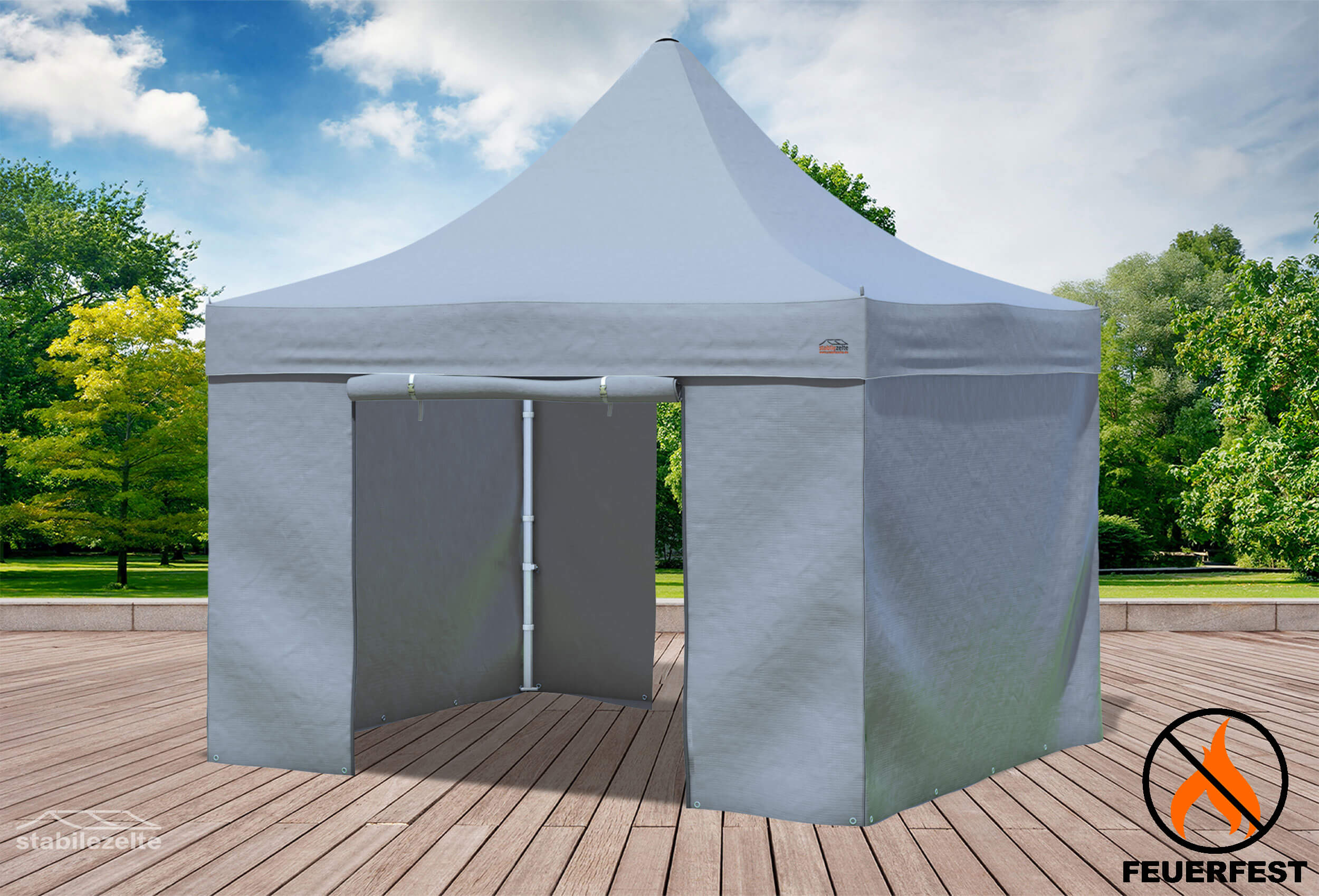 Grauer Faltpavillon mit geschlossenen Seitenteilen und Türen 3 x 3m in einem Park