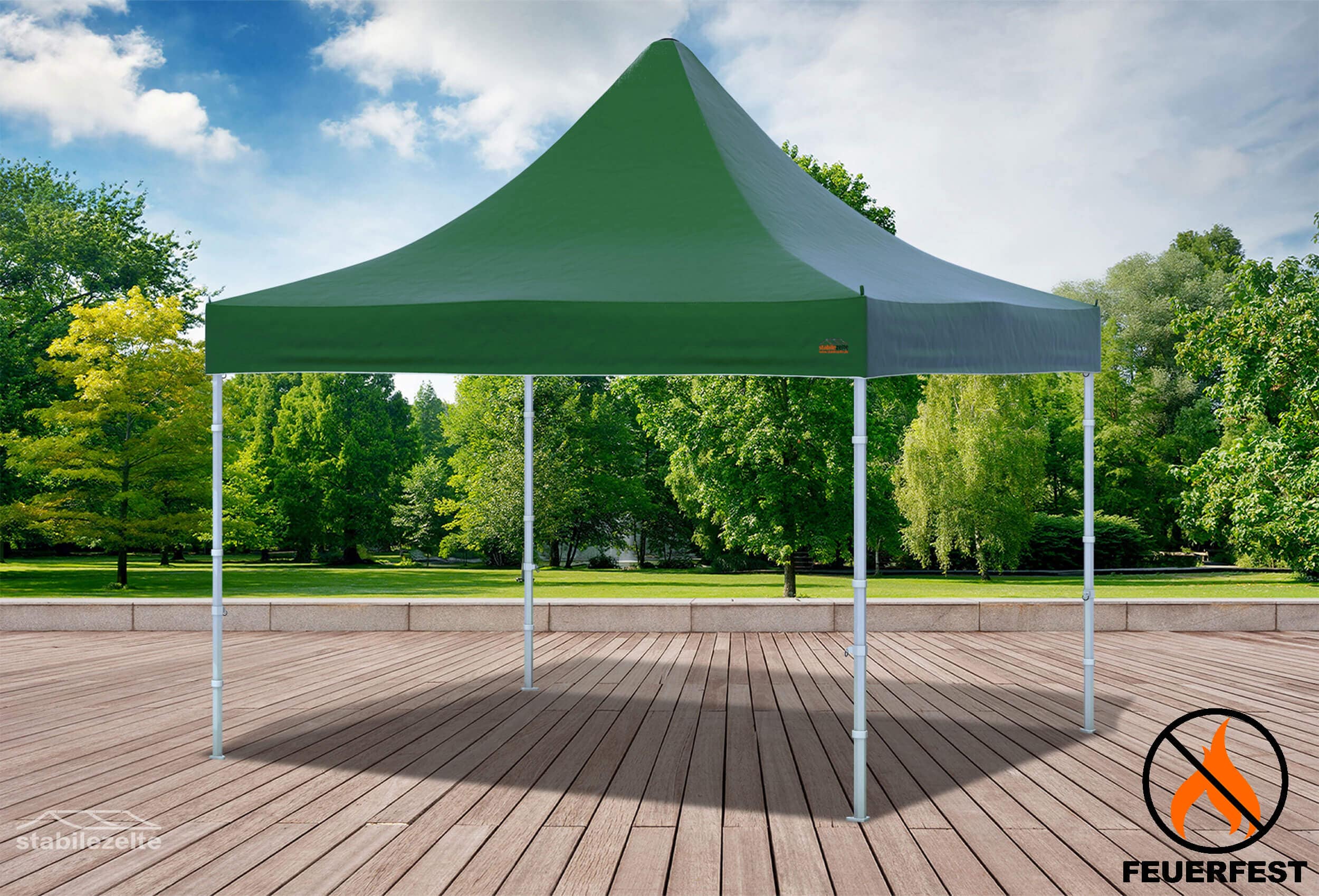 Grüner Faltpavillon ohne Seitenteile 3 x 3m in einem Park