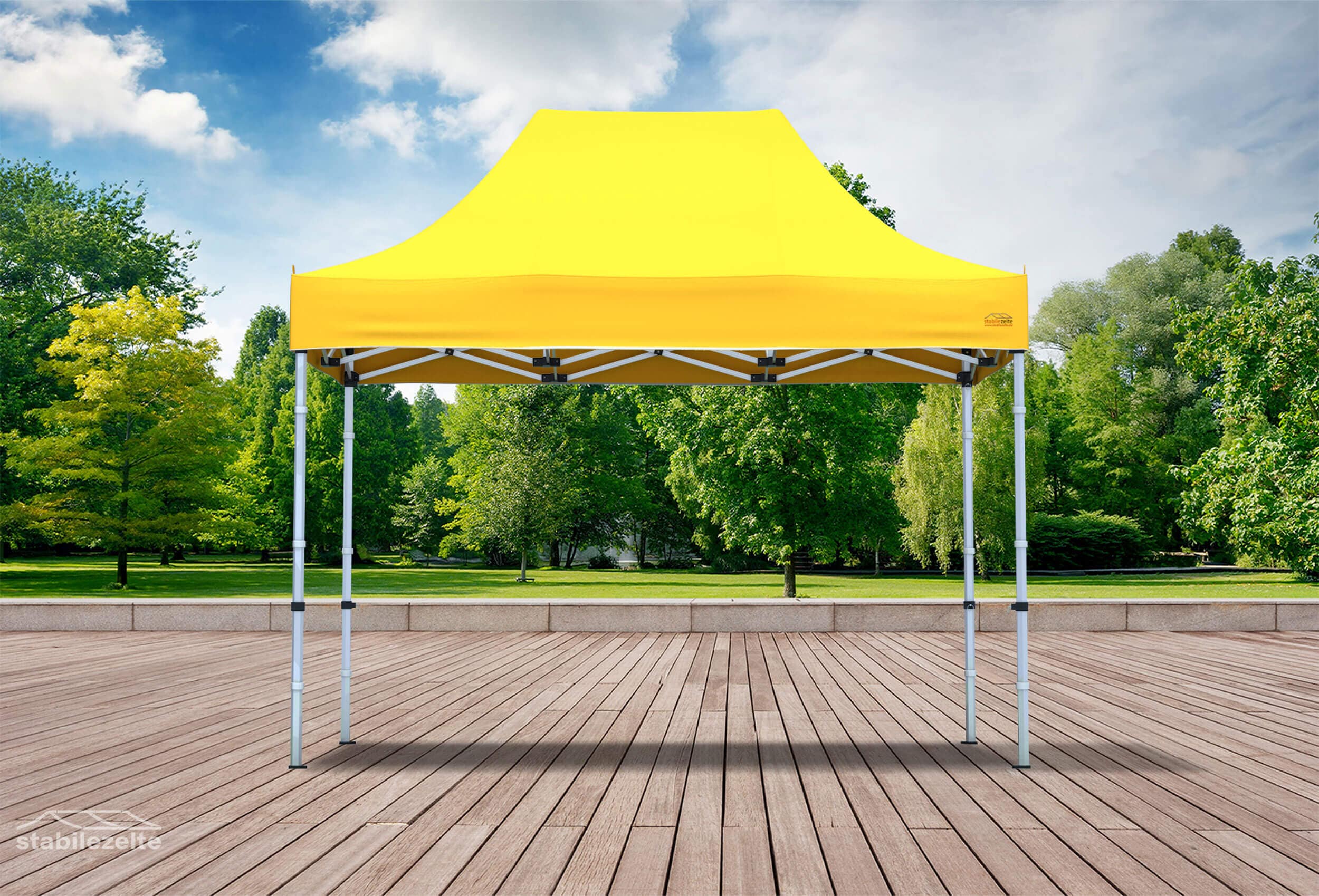 Gelber Faltpavillon ohne Seitenteile 3 x 2m in einem Park
