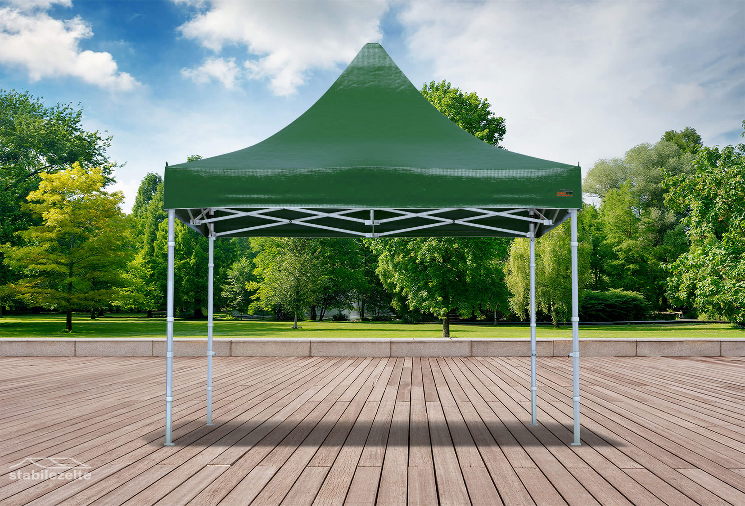Grüner Faltpavillon ohne Seitenteile 3 x 3m in einem Park