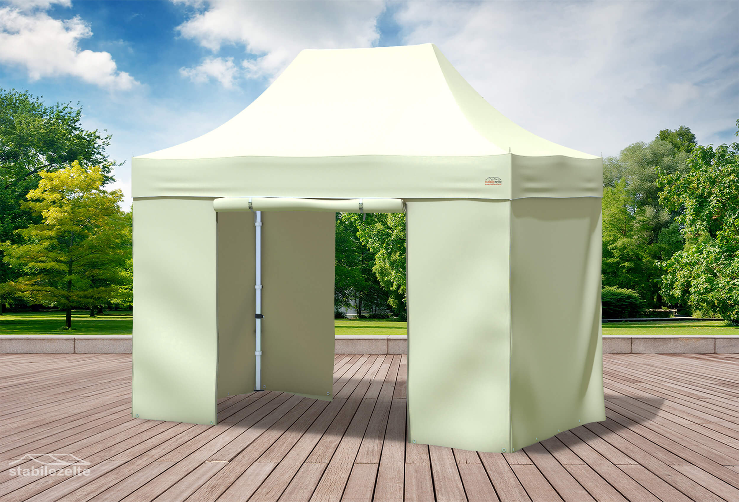 Beiger Faltpavillon mit geschlossenen Seitenteilen und Türen 3 x 2m in einem Park