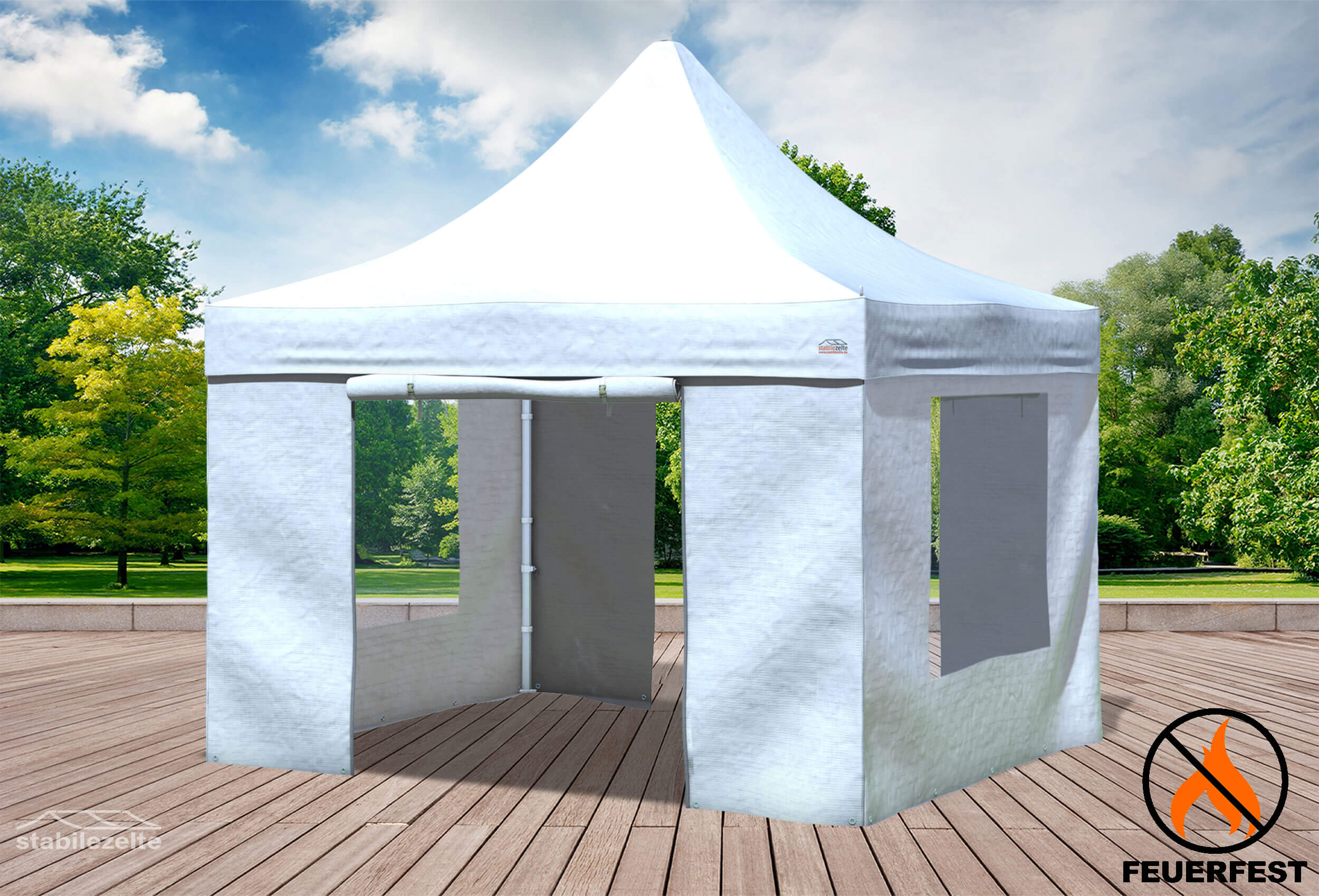 Weißer Faltpavillon mit Fenster und Türen 3 x 3m in einem Park