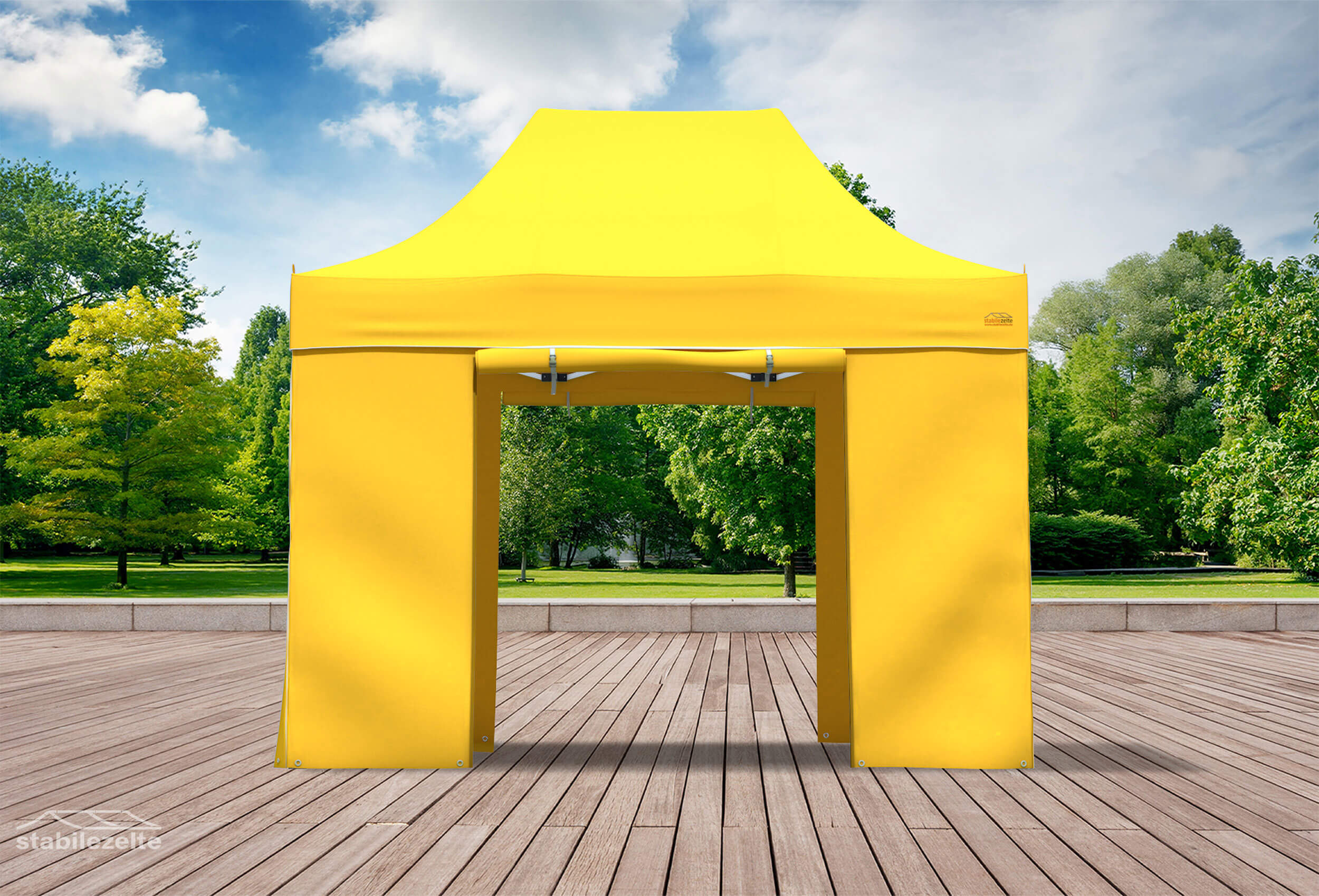 Gelber Faltpavillon mit geöffneten Türen 3 x 2m in einem Park