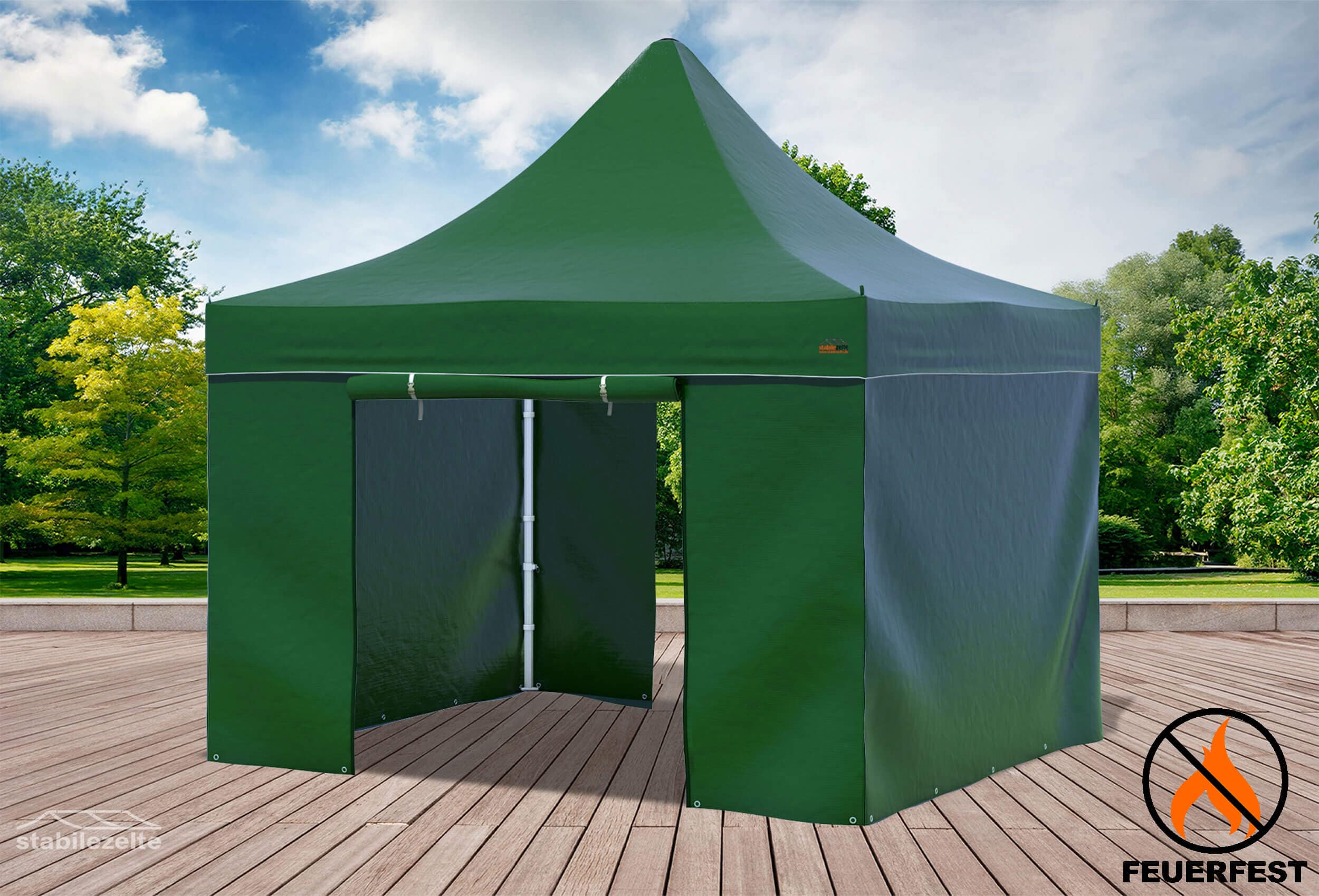 Grüner Faltpavillon mit geschlossenen Seitenteilen und Türen 3 x 3m in einem Park