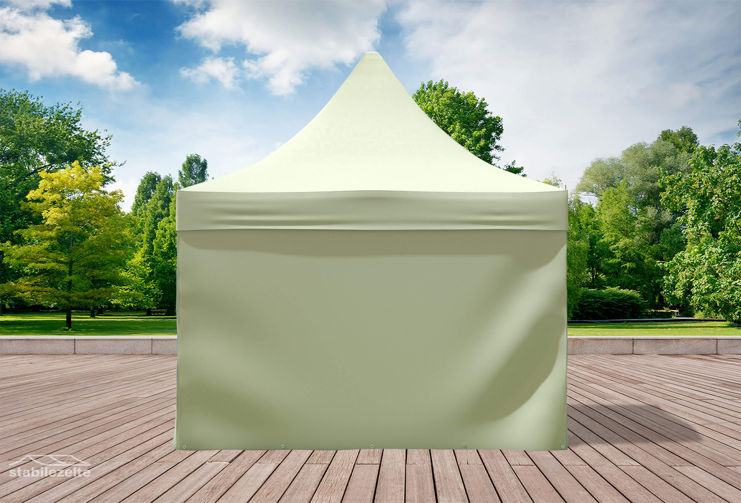 Beiger Faltpavillon mit geschlossenen Seitenteilen 3 x 3m in einem Park